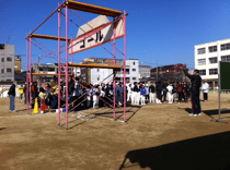 小林小学校校庭で。マラソン前の集合。