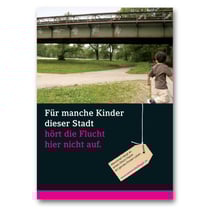 Schweizer „Verein für die Rechte illegalisierter Kinder“, der auf diesem Weg Aufmerksamkeit für die Problematik in der Öffentlichkeit erreichen möchte. Die Plakate waren im Rahmen einer Wanderausstellung in verschiedenen Städten der Schweiz zu sehen.