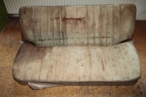 So hab ich die Bank unterm Schonbezug vorgefunden