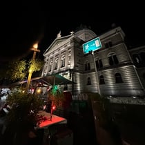 05:30 Lichtinstallation Bundeshaus