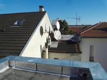 La terrasse de la surélévation en attente d'aménagement en auto-construction