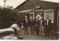 Vorstand vor dem Heim