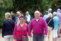 Foto von Oma Teresa und Opa Achim in einer Gruppe