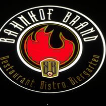 Die Brand-Riders Jürgen & Stefan feiern zusammen mit Michael & Patrick Silvester im Bahnhof Brand