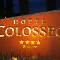 Unser Weg rund um den Park führte uns schlußendlich zum Hotelkomplex...