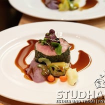 Gourmetrestaurant VIVANDA (15 GaultMillau Punkte) im ehemaligen Kuhstall: IN LAIN Hotel Cadenau in Brail/GR