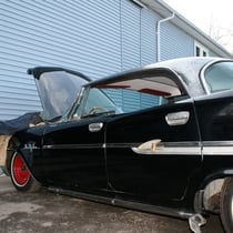 Shes trying to eat Ron, she needs a human sacrifice for her ressurection.