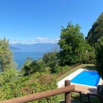 Pool in der Anlage Le Fornaci in Ispra