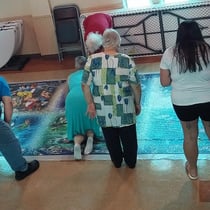 Corinne in Action. Dölf (ganz rechts) hat auch immer gute Ideen