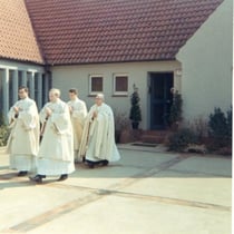 Der Pfarrer, Vikare und Messdiener vom St.Paul in Turbenthal. Bruno hat das Foto gemacht. Sein Mitministrant wollte nicht aufs Foto wegen der Frauenschuhe