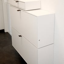 Montagebeispiel: 2 Module und 1 Schubladenmodul, Lackierung: Weiss