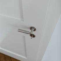 Fichte Massivholz, weiss lackiert, Feldberstrasse Basel