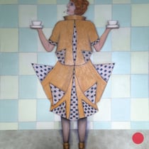 michou hutter, "figur mit teetassen", 2018, 145 x 115 cm, oil on cotton – erlas galerie