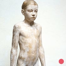 bruno walpoth, "sami", 2020, 75 x 38 x 21 cm, walnut, unique – erlas galerie