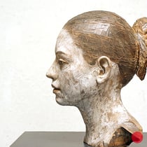 bruno walpoth, "die argentinierin", 2024, 33 x 23 x 28 cm, walnut – erlas galerie