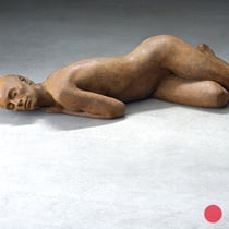 bruno walpoth, "slow awakening", edition 3/6, 2022, 29 x 120 x 62 cm, bronze – erlas galerie