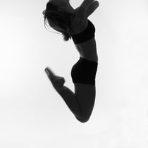 Photographie de sport studio danse bnw silhouette