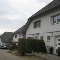 6 Einfamilienhäuser in Hinteregg, Güetliweg 22, 24, 26, 28, 30 und Güetlistrasse 27