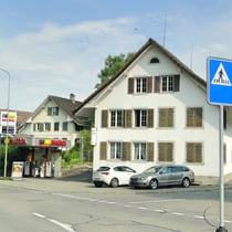 3 Familienhaus mit Autogarage und Autowerkstatt sowie Tankstelle in Ottenbach