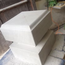 Das Kapitell während des Arbeitsprozesses