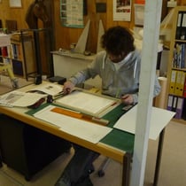 Nico Stocker am Zeichentisch