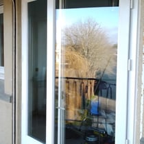 Porte-fenêtre rénovation par Option Bois