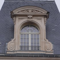 Grande lucarne des combles