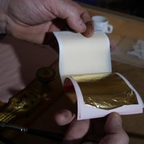 Une feuille d'or dans son carnet