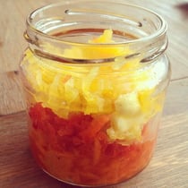 Drei-Paprika-Salat: orange, rot, gelb.
