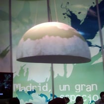 Campana de sonido, en exposición para aislar la locución del entorno