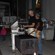 Marco und Rolf an den Grillen
