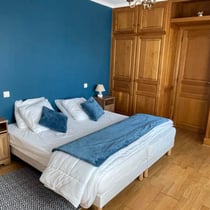 la chambre bleue accessible PMR RDC