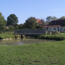 La maison Le Pré des Henson vue des pâtures