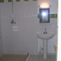 Salle de bain au RDC pour PMR