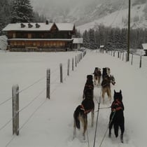 Trainingsfahrt bis nach Selden, hier sind alle Häuser verlassen und für den Winter bereit. Achtung: Die Abfahrt zurück in den Talboden ist sehr steil mit mehreren Spitzkehren!