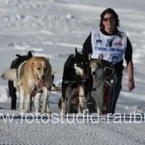 ...auf der Skipiste dafür umso steiler. Oft ist laufen angesagt.