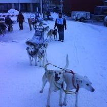 Unsere Teams bereit am Start mitten in Neukirchen, an der Talstation der Wildkogel-Bahn.