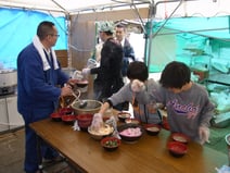 【昼食】みんなで楽しくトッピング