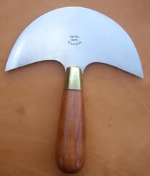 Couteau à pied ou demi-lune