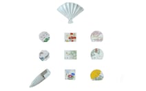 Eine Kollektion kleiner bemalter japanischer Stäbchenhalter von Shoyeido mit traditionellen japanischen Motiven, die den Verlauf der Jahreszeiten symbolisieren.