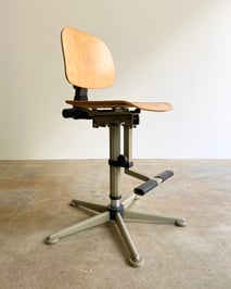 Atelier van Lieshout AVL shaker barkruk moooi barstool
