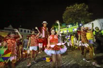 olinda, carnaval brasileño, carnaval olinda, muñecas gigantes, procesión de carnaval, frevo, música en vivo, maracatu, carnaval callejero, desfile de carnaval, brasil