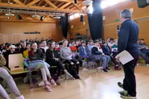 evento informativo, auxílio às crianças, doações, crianças brasil, locais de treinamento, peter rieser, campanha de arrecadação de fundos, ajuda, organização de auxílio às crianças, coração para crianças, esperançoso