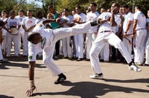 capoeira, artes marciales brasileñas, danza africana, escuela de capoeira, artes marciales, luchadores por la libertad, berimbau, zumbi, día de la conciencia negra, brasil, espectáculo de capoeira