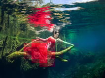 Bubble-Swim Meerjungfrauen-Fotoshootings in der ganzen Schweiz