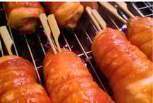 鶏チャーシュー棒、気軽に食べ歩きでもお召し上がれます。