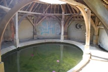 L'intérieur du lavoir de la Gerbaude