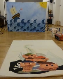 3x2 m, Stoff + 6 Elemente auf Vlies (Wolke, Serpentina, Piraten, Flagge, Eisberg, Moby Dick)  Auftraggeber: Verena Fränzel, Verein Kinder auf d. Bühne e.V. Erfurt