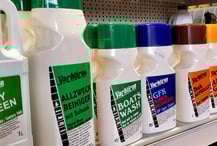 Pflegeprodukte für das Boot im Marks Baufachmarkt Schleswig