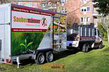 Reinigungsauto mit Anhänger für Rasenmäher